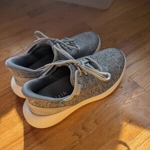 Kizik SlipOn Gray Knit Sneakers with White Soles WIDE WIDTH